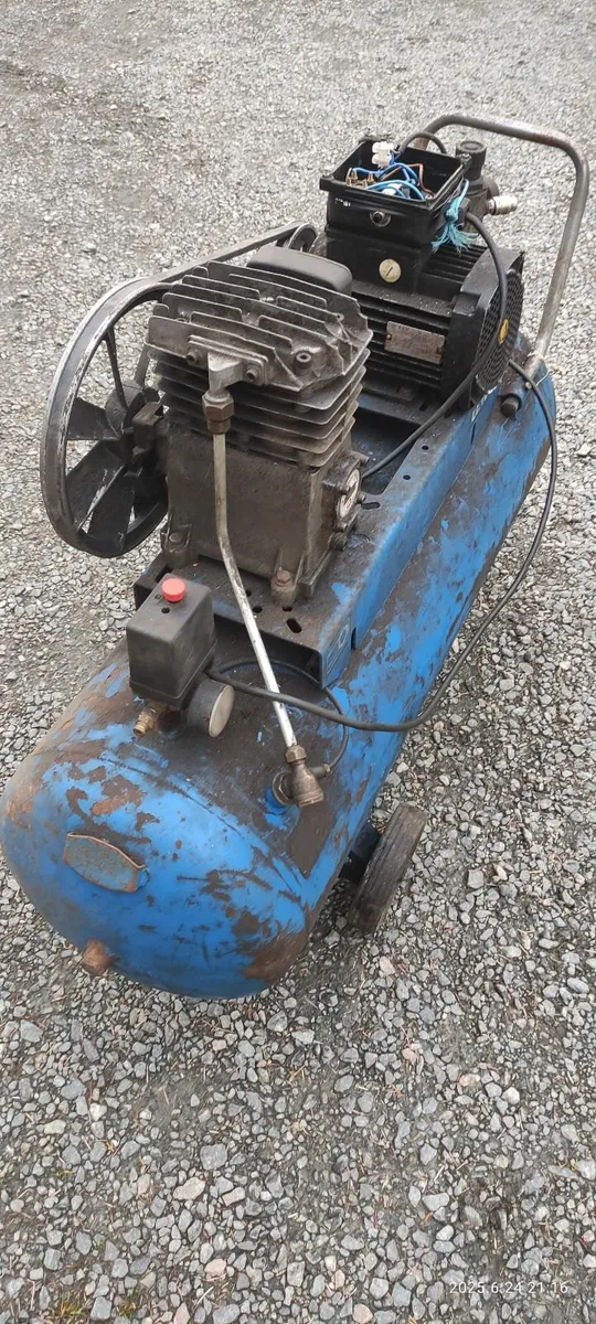 100L air compressor for parts/repair - Image 1