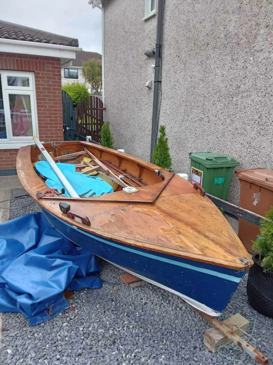 Sailing Dinghy - Image 1