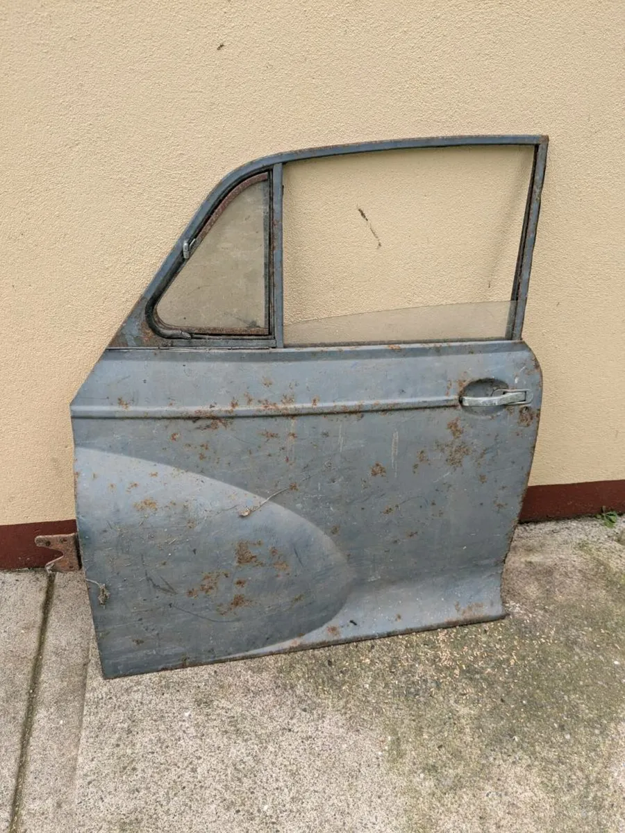 Vintage car parts - Image 1
