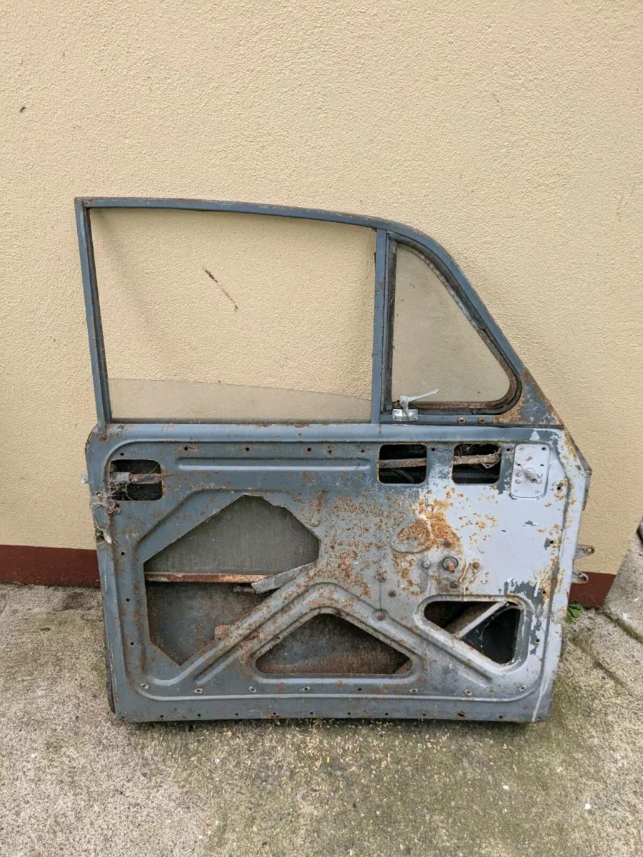 Vintage car parts - Image 2