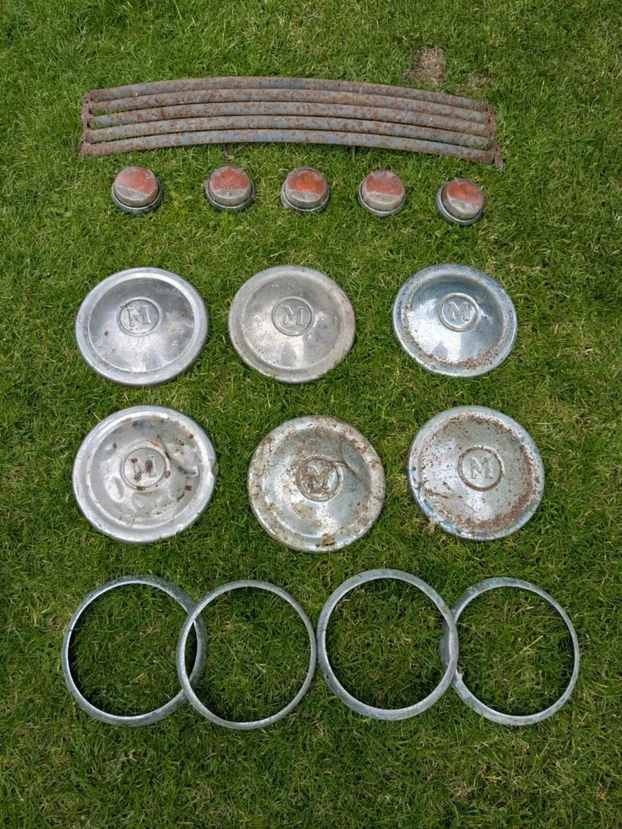 Vintage car parts - Image 3