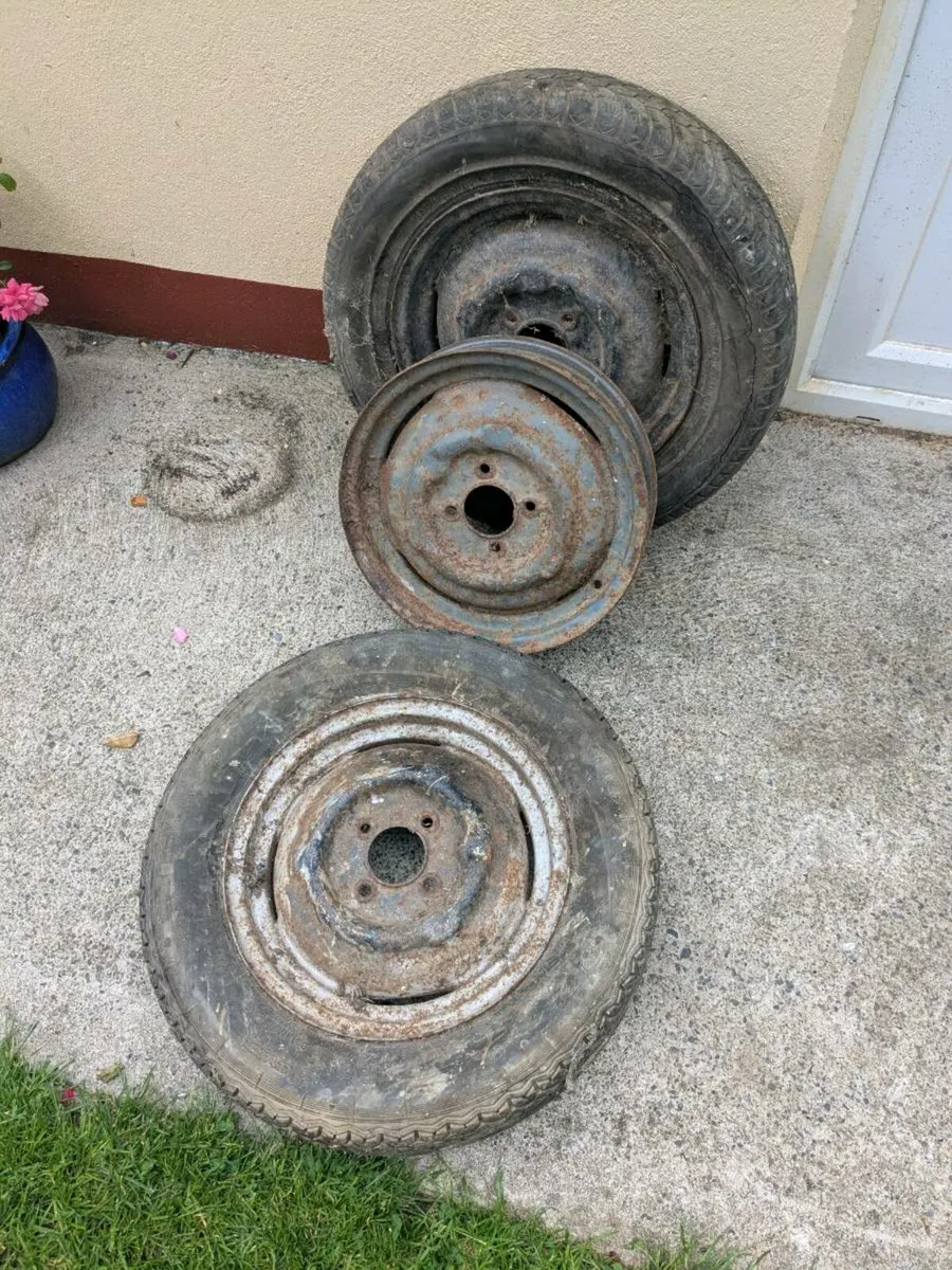 Vintage car parts - Image 4
