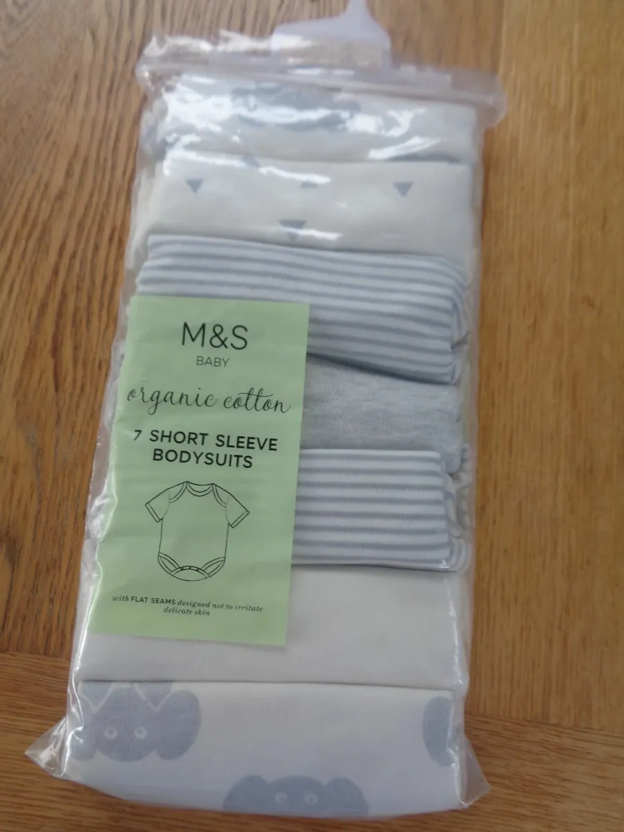 M&S Organic Baby Shortsleeve Bodysuits x 7 - Image 1
