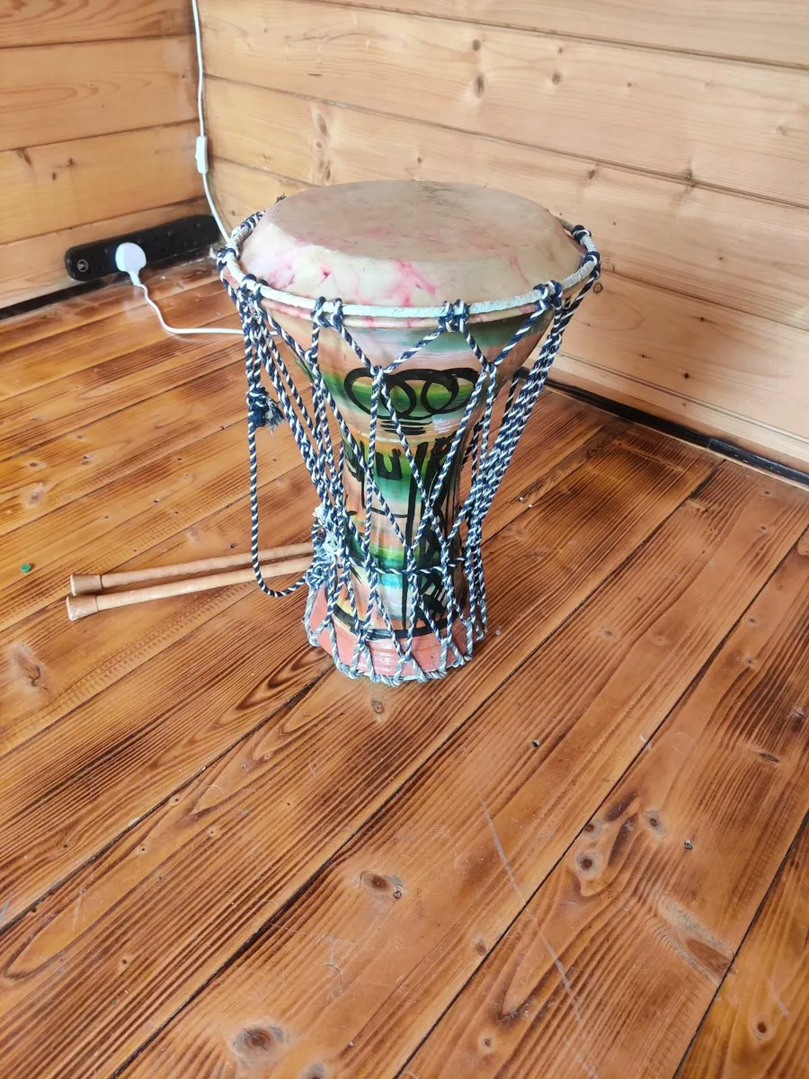 Snakeskin Earthenware drum - Image 1