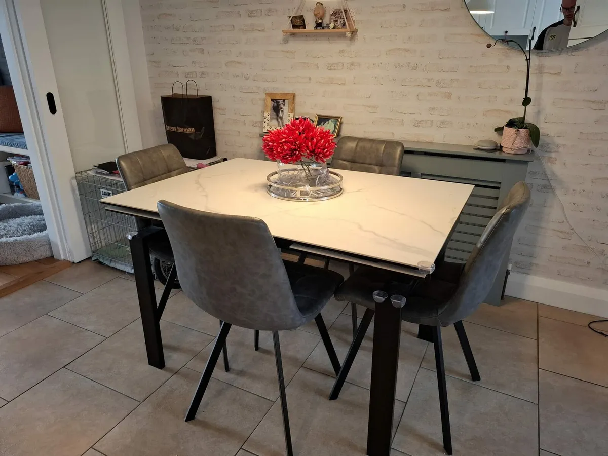 Dining Table and chairs - Image 1