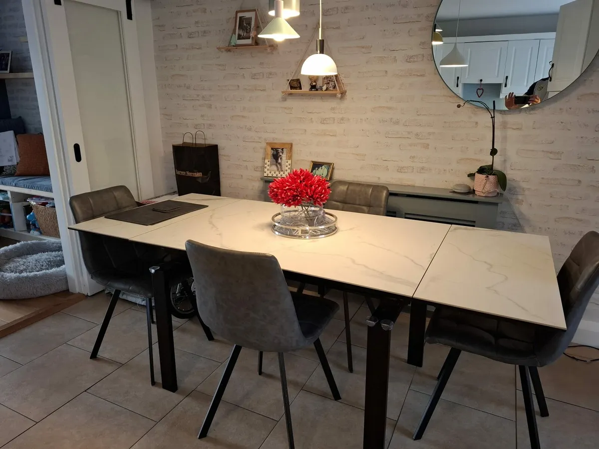 Dining Table and chairs - Image 4