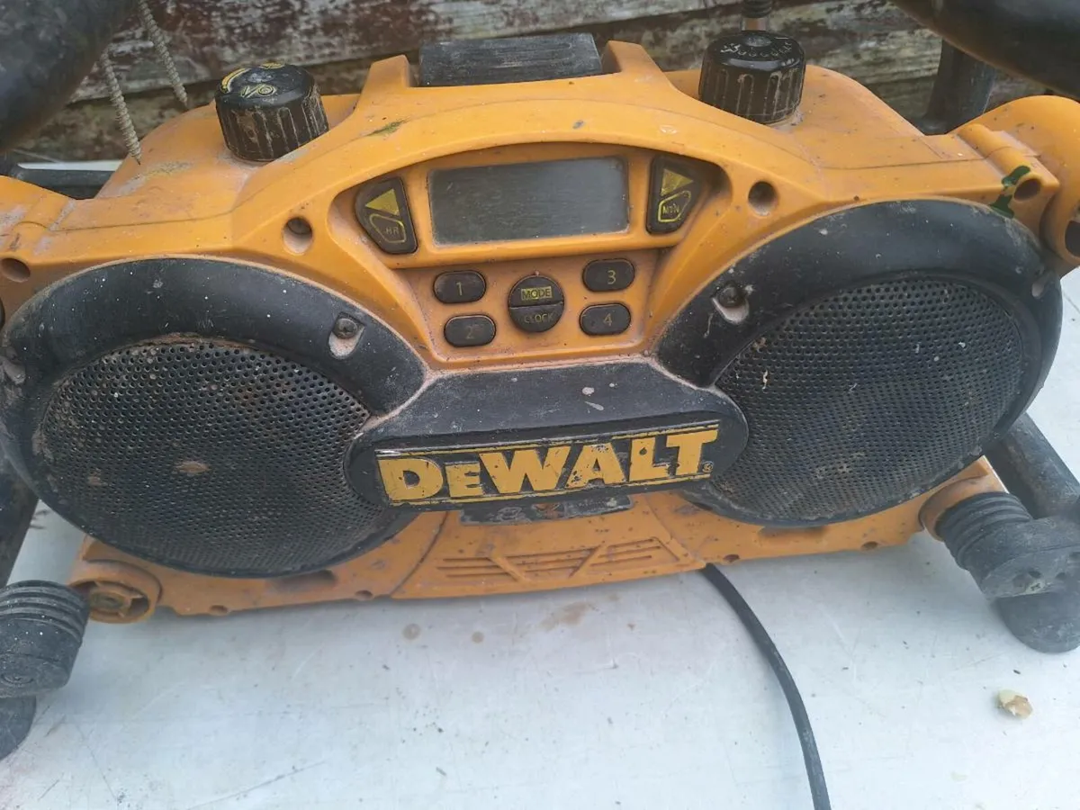 Dewalt radio - Image 1