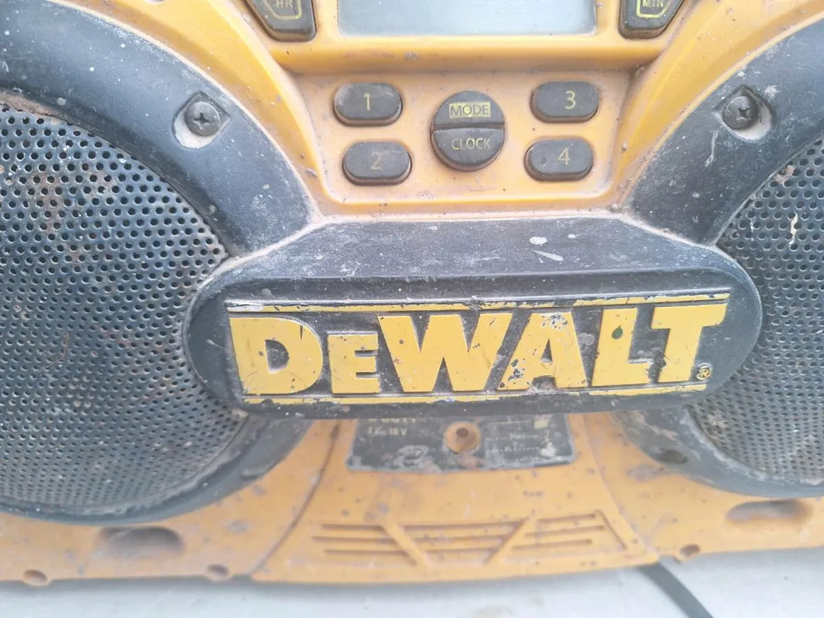 Dewalt radio - Image 2