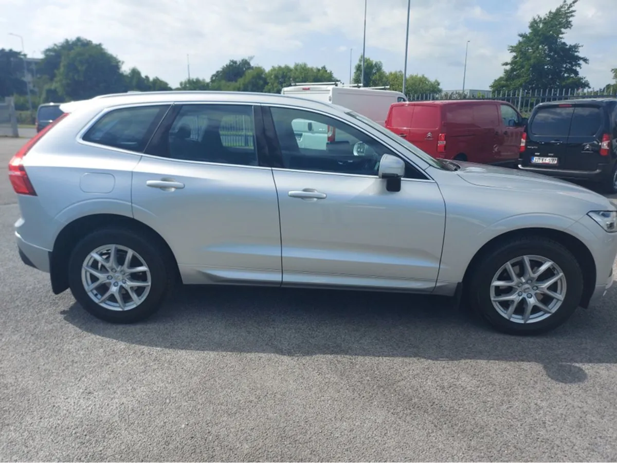 Volvo XC60 D4 AWD Momentum AT 5DR Auto - Image 4