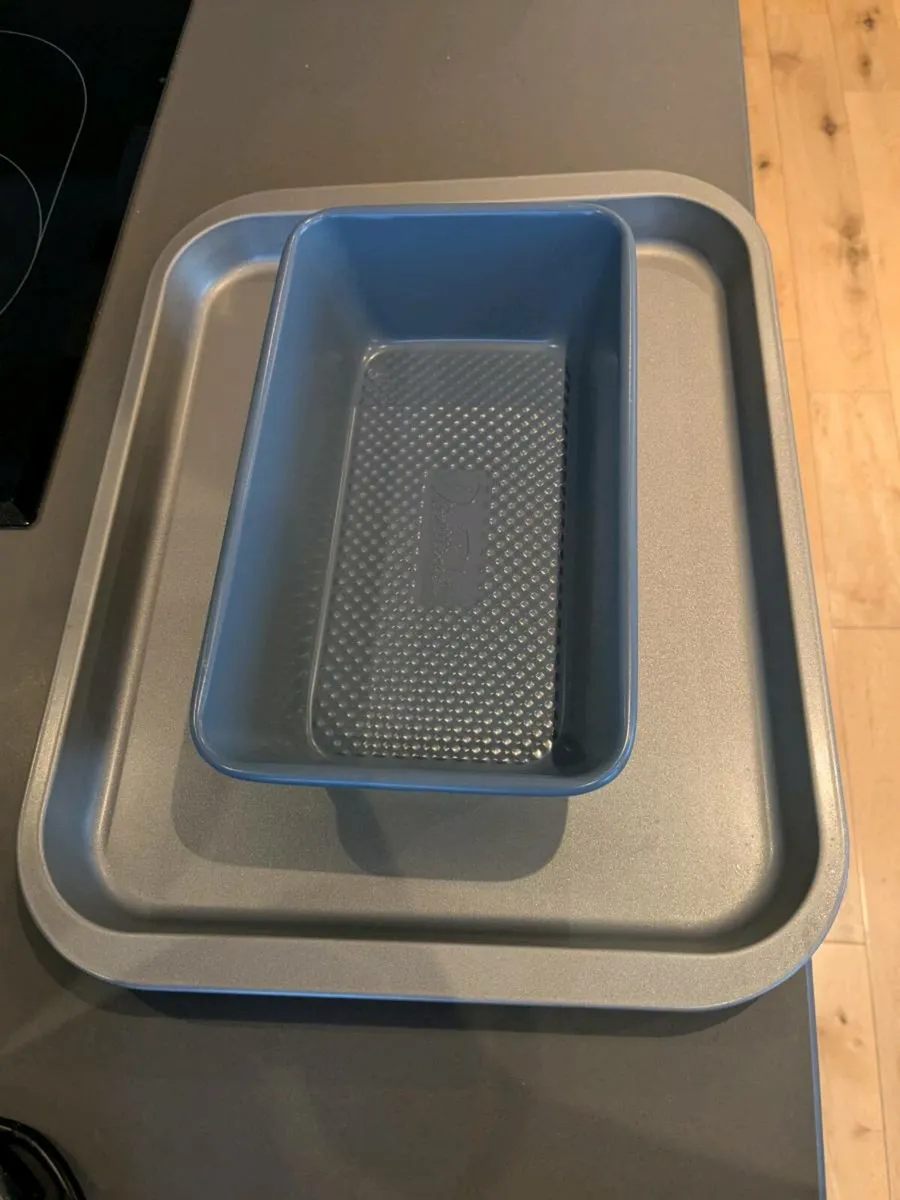 Baking trays - Image 1