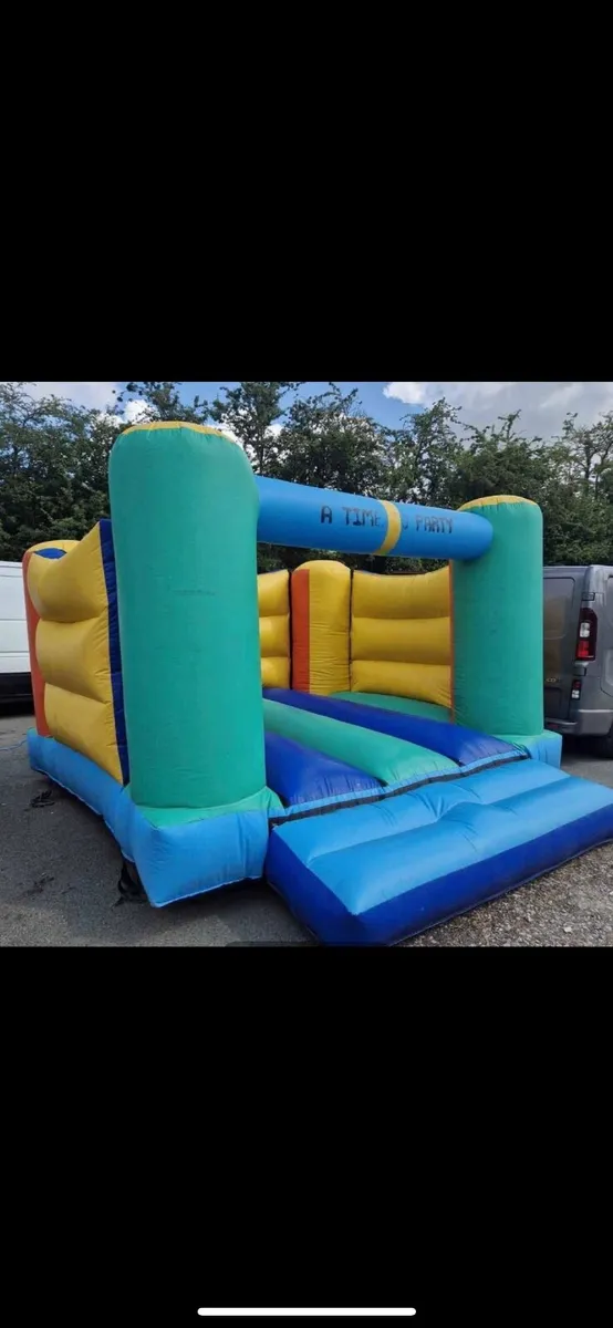 Bouncy castles - Image 2