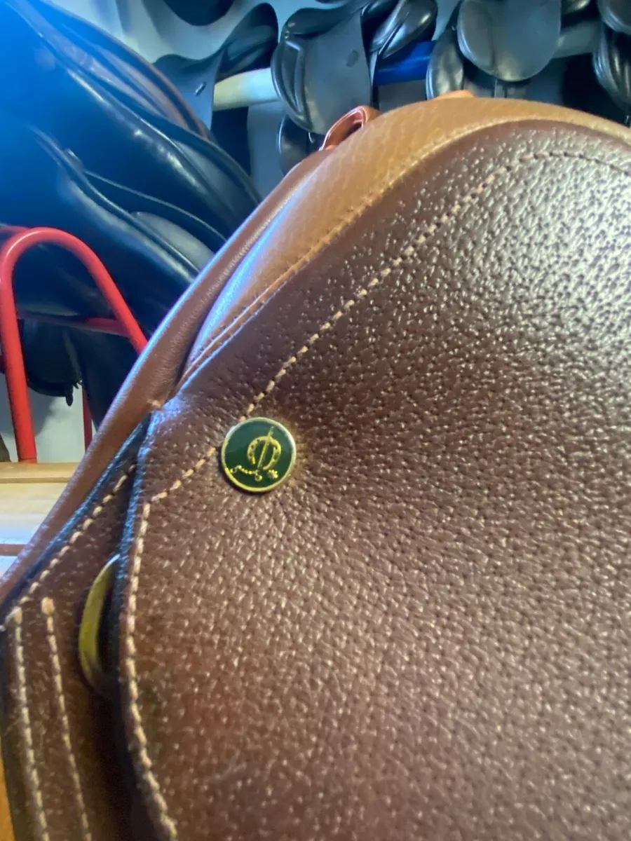 17.5 close contact Leather jumping saddle - Image 4