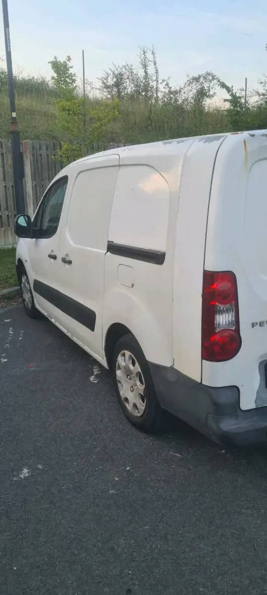 Van - Image 4