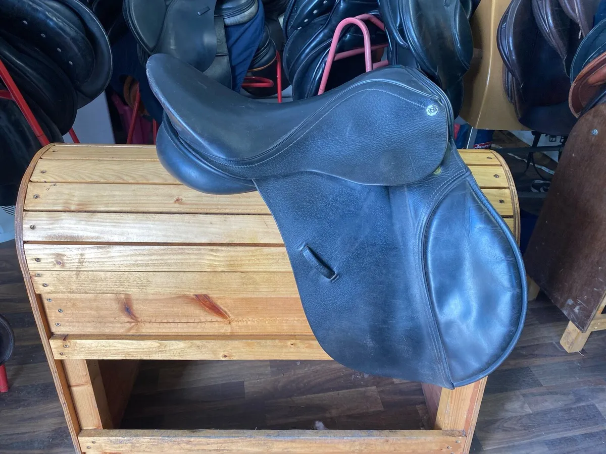 Cliff barnsby 17” Leather saddle - Image 1
