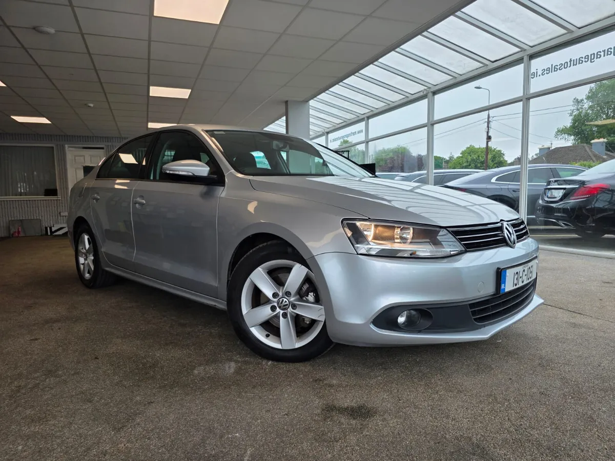 Volkswagen Jetta CL 1.6 TDI 6 Speed  2013 - Image 2