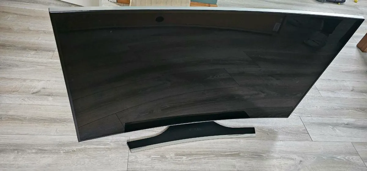 Samsung UE55HU7200 Curved 4K Ultra HD Smart TV, 55 - Image 1