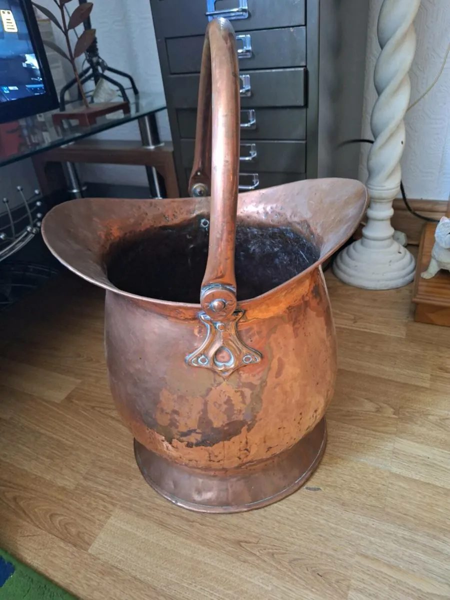 copper coal scuttle bucket with a solid handle - Image 3