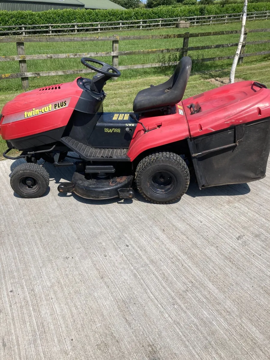 Lawn mower - Image 1