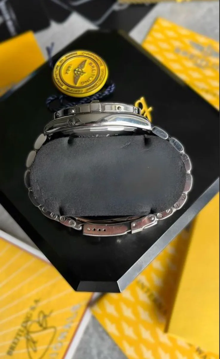 Breitling Superocean - Steel and Leather straps - Image 3