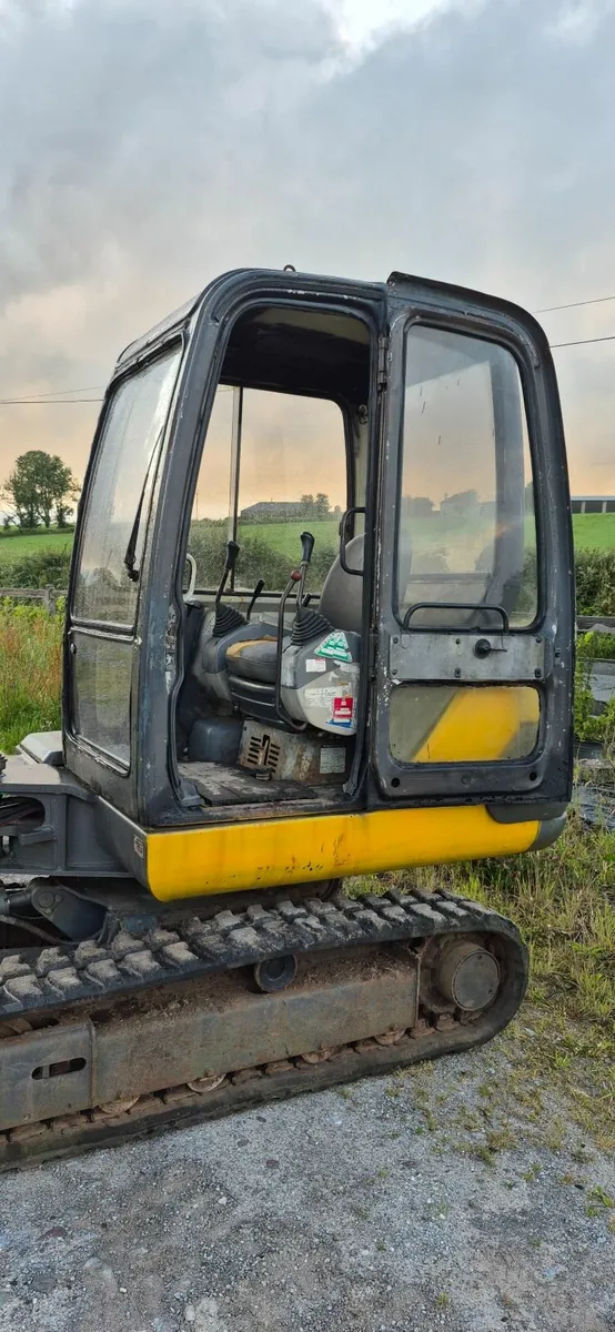 3 Ton Mini Digger - Image 2