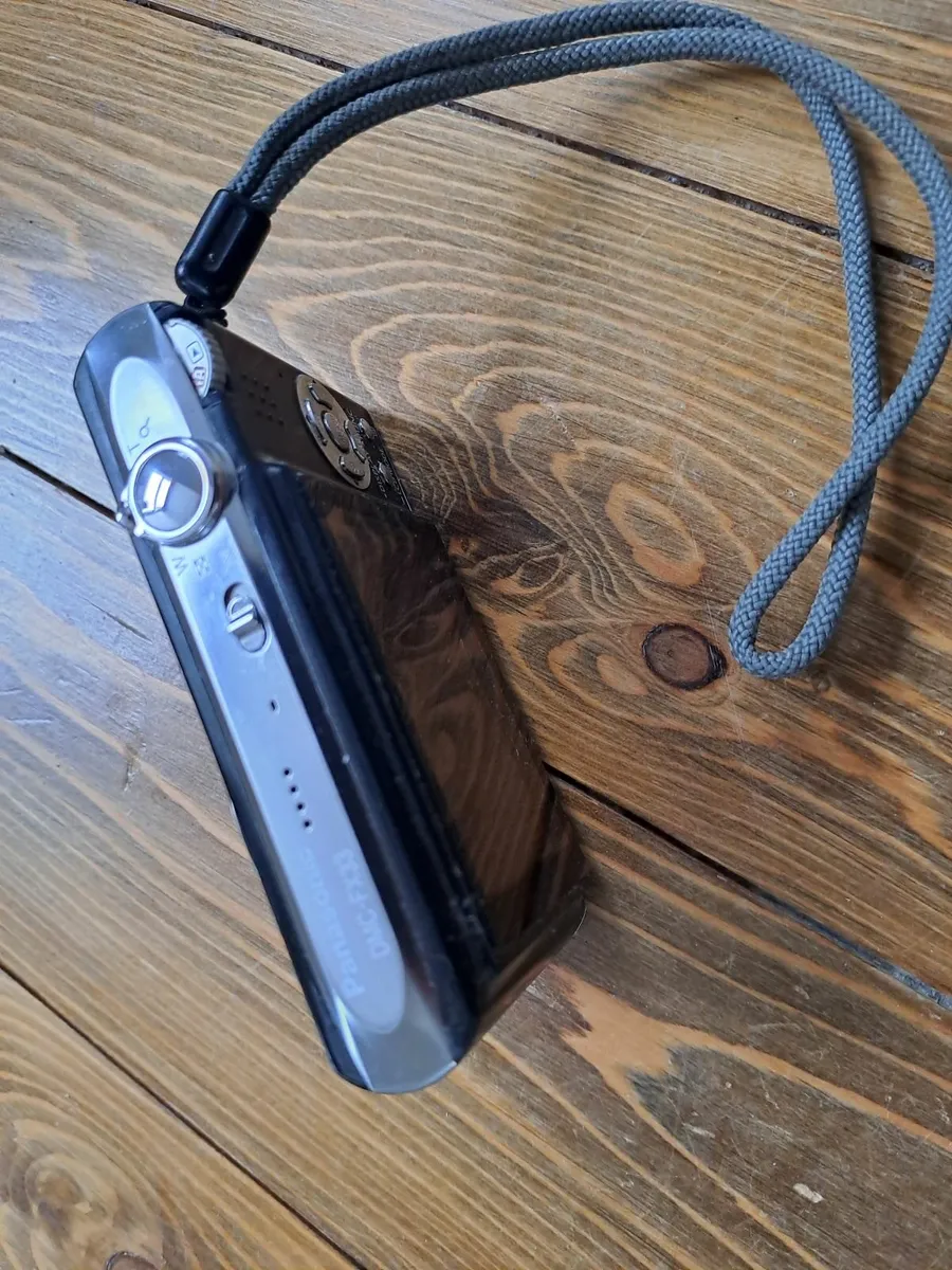 Compact digital camera - Image 2