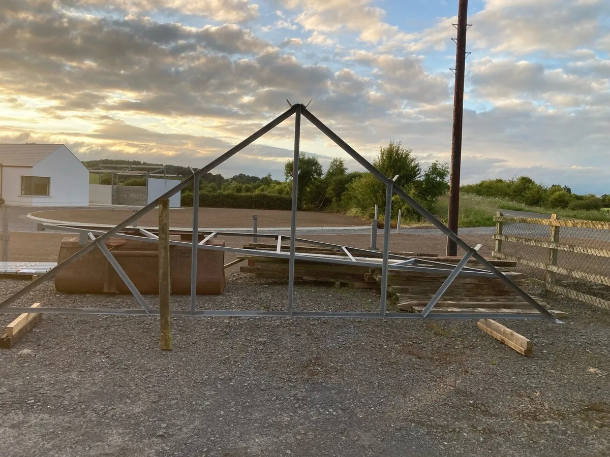 2 No. Trusses - Image 1