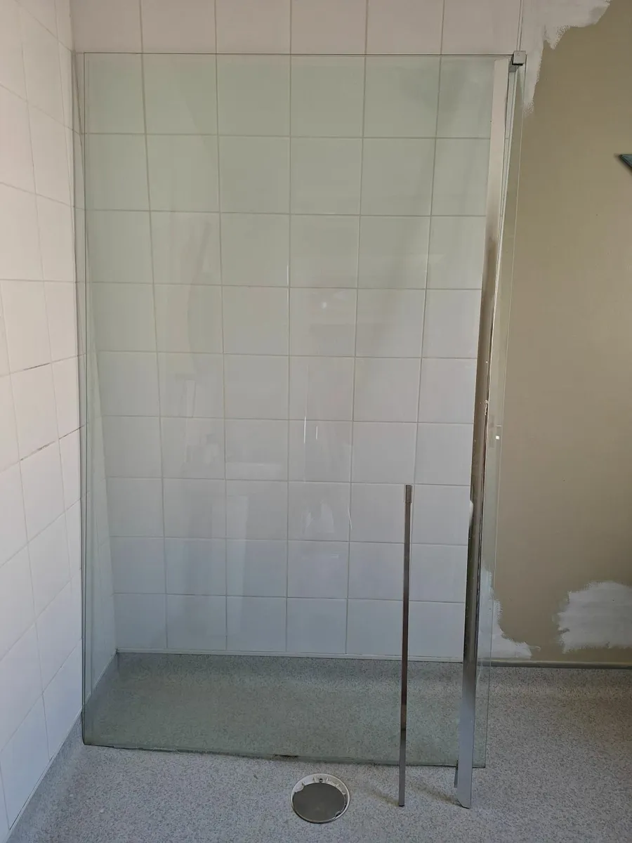 Glass shower door