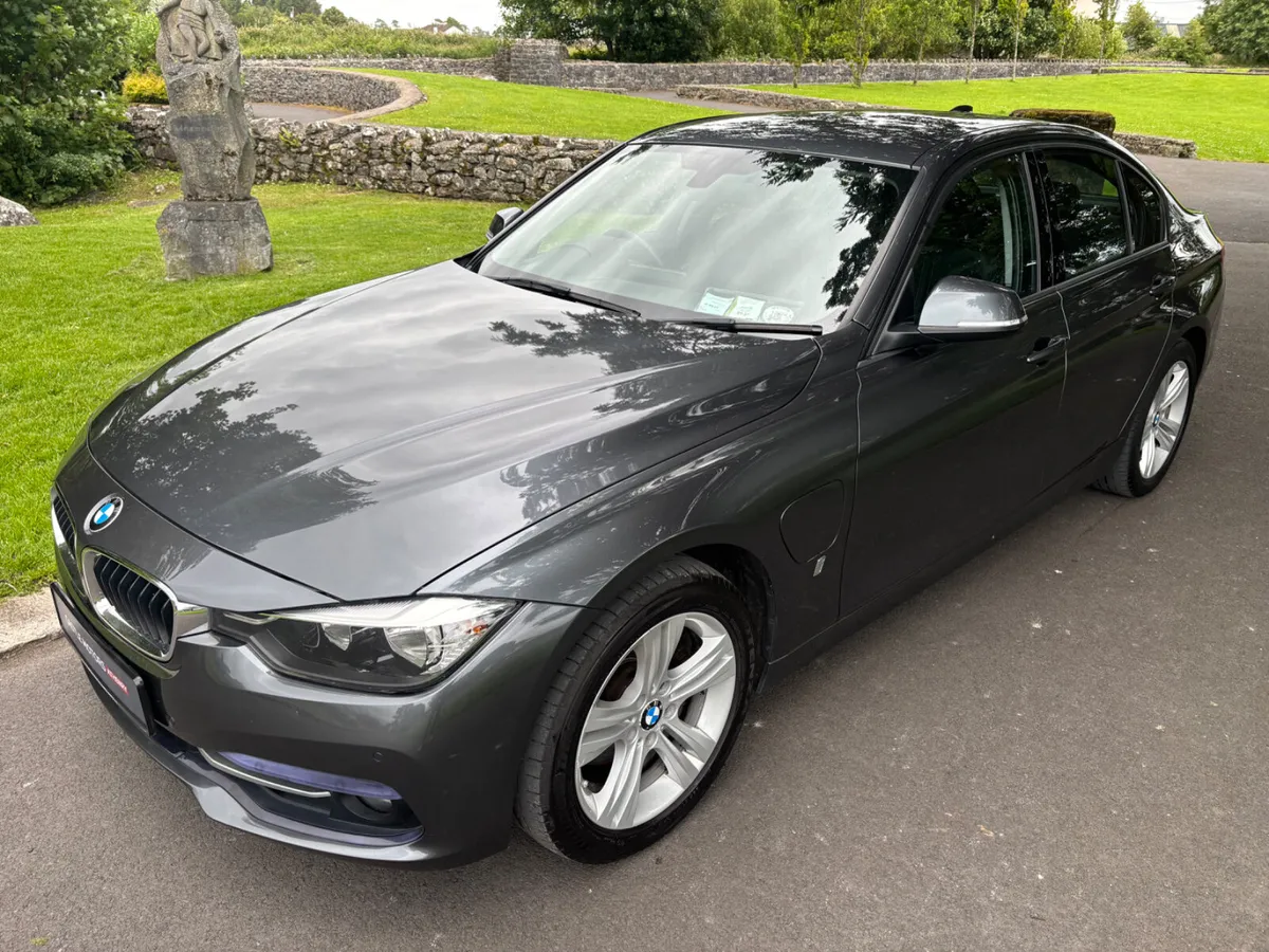 BMW 330e PHEV with low mileage - Image 4