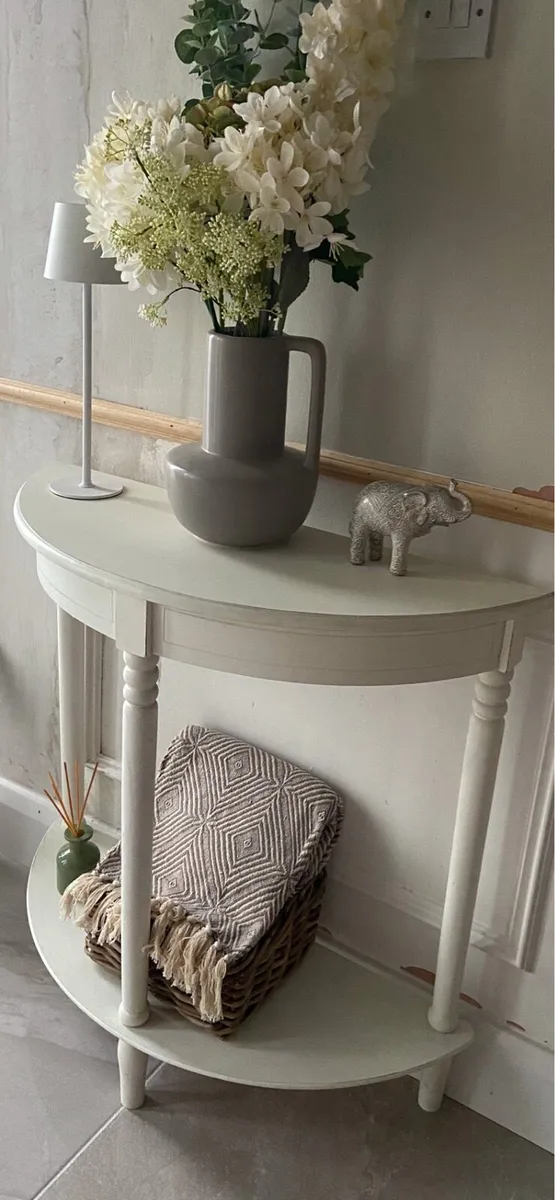 Console table - Image 1