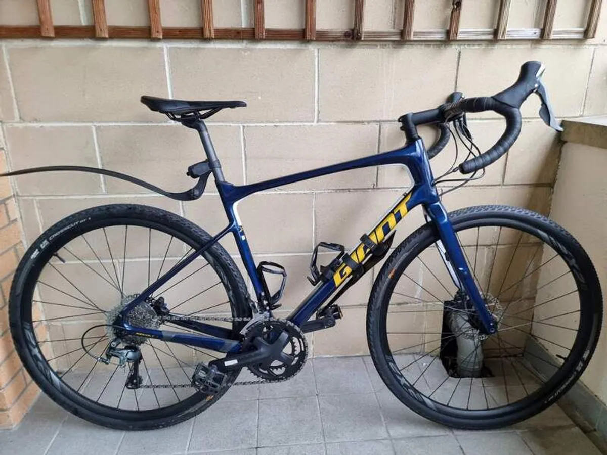 Giant Revolt Advanced Gravel Bike - Image 4