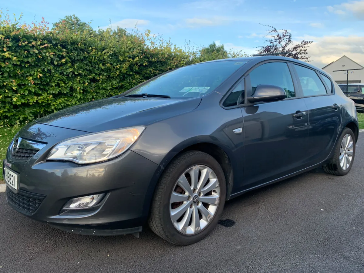 Opel Astra 2012 - Image 2