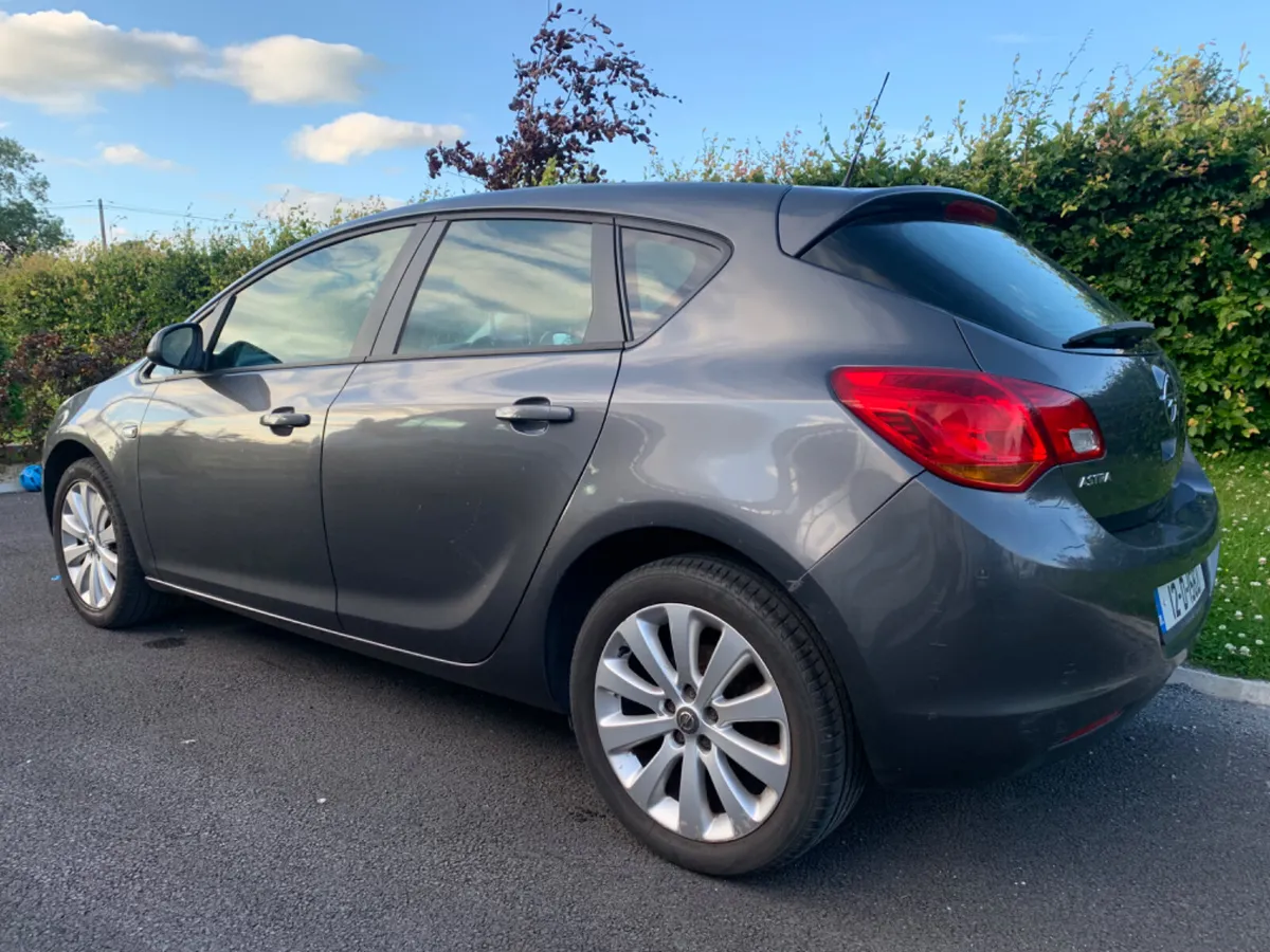 Opel Astra 2012 - Image 4