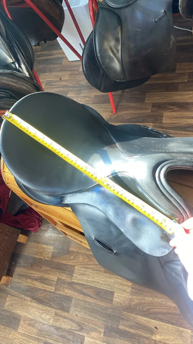 18” black Leather saddle - Image 3