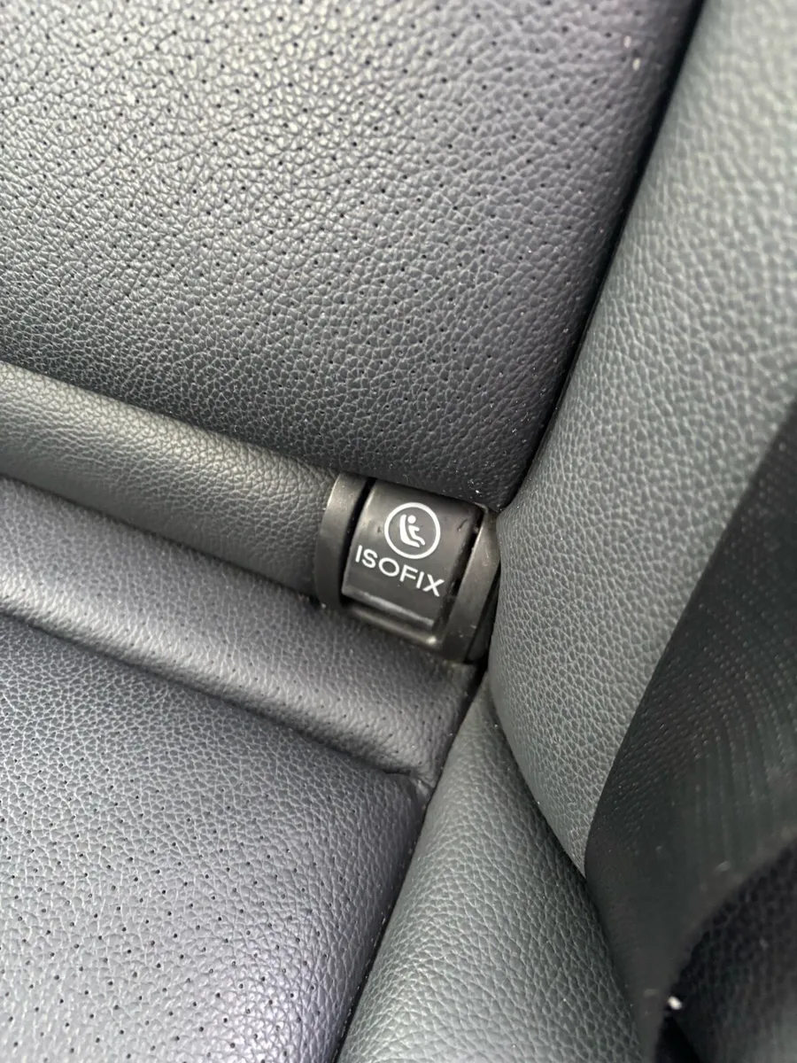 Mercedes E220 - Image 2
