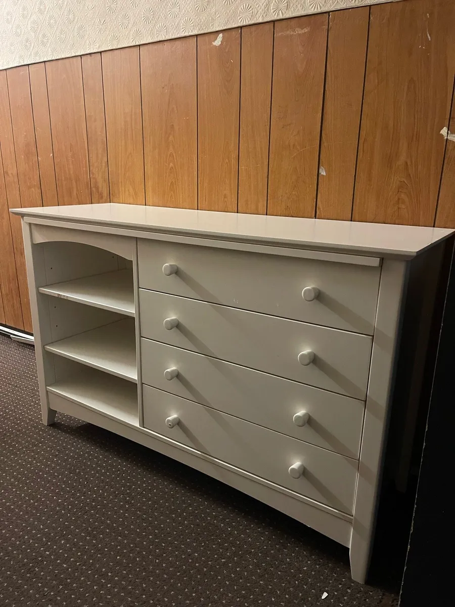 Chest of drawers