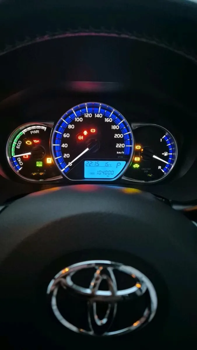 2017 yaris auto - Image 2