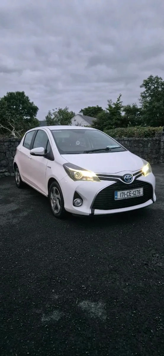 2017 yaris auto - Image 1