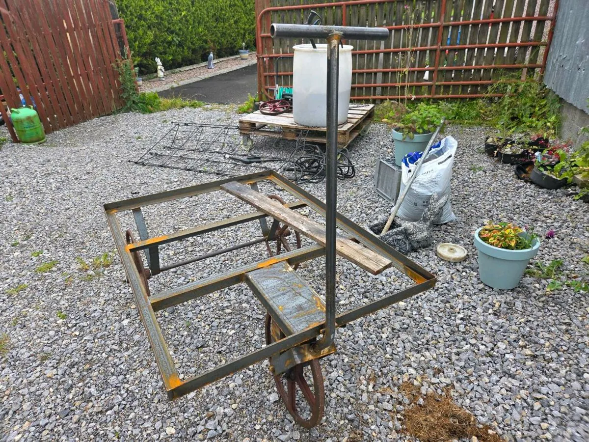 3 wheel trolley - Image 2