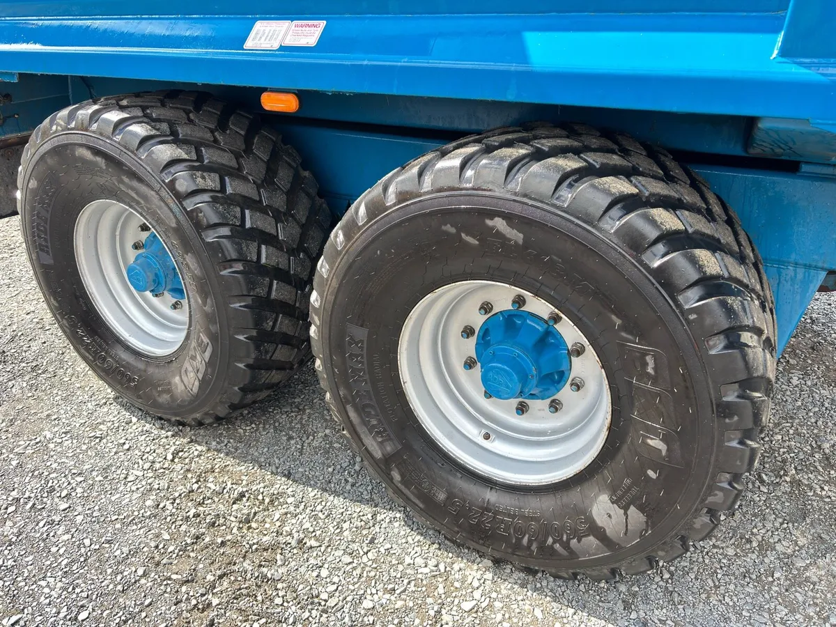 2019 Kane 16T Halfpipe silage trailer - Image 4