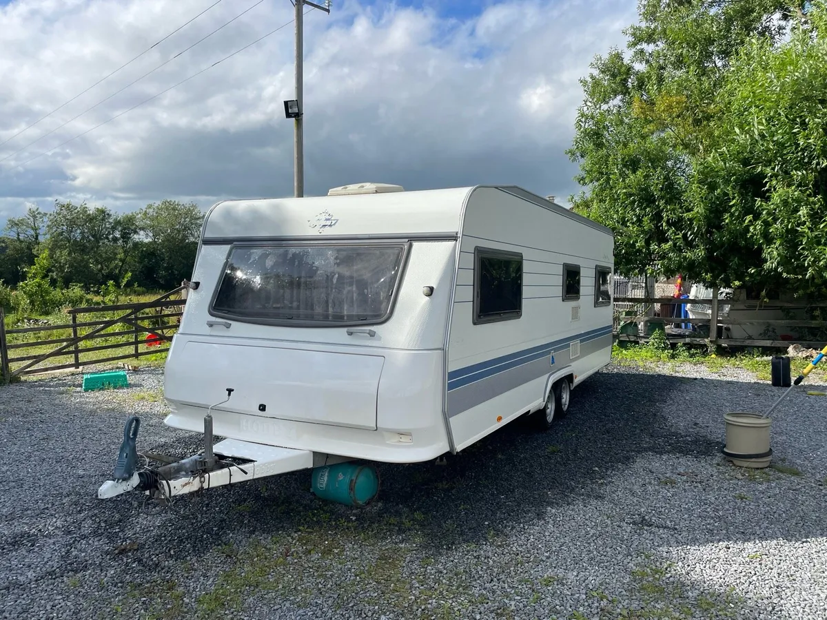 Hobby fixed bed caravan - Image 2