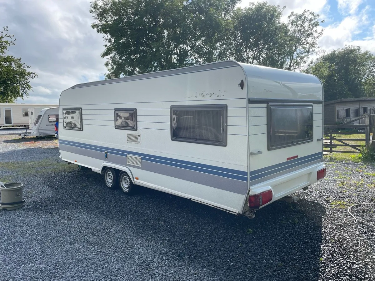 Hobby fixed bed caravan - Image 3