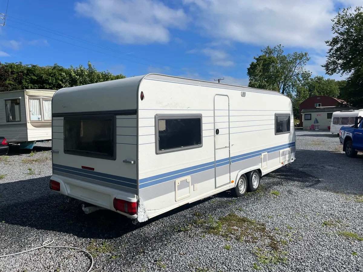 Hobby fixed bed caravan - Image 4