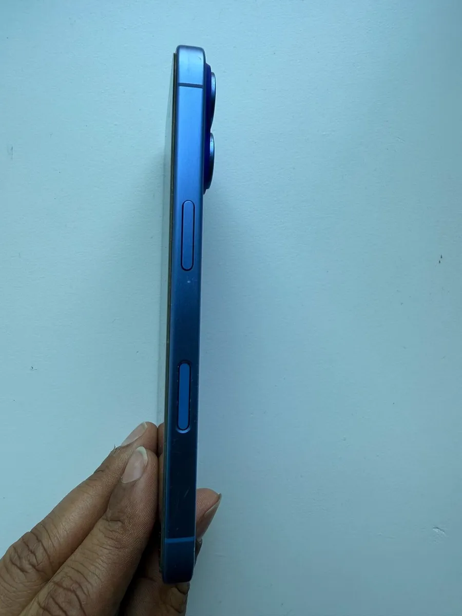 IPHONE 16 128GB THREE NETWORK - Image 3