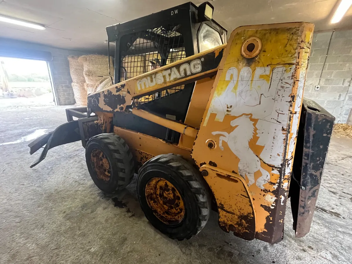 Mustang Skidsteer - Image 4