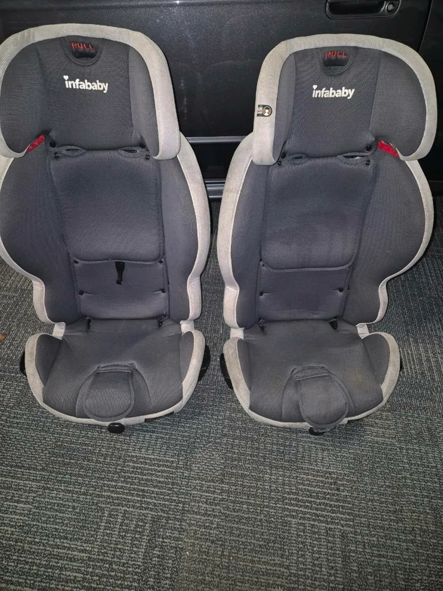 Silver cross Buggy and two infa baby car seats - Image 1