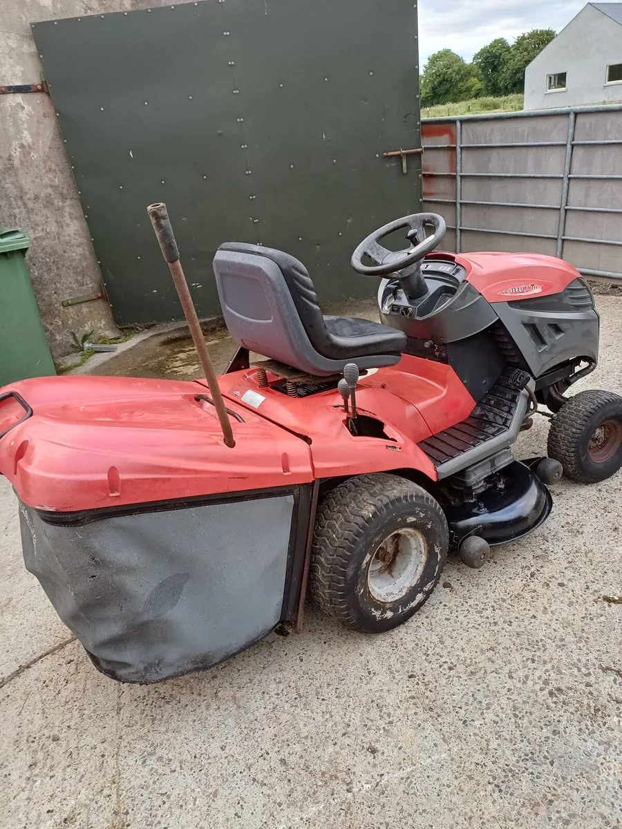 Castlegarden ride on mower - Image 4