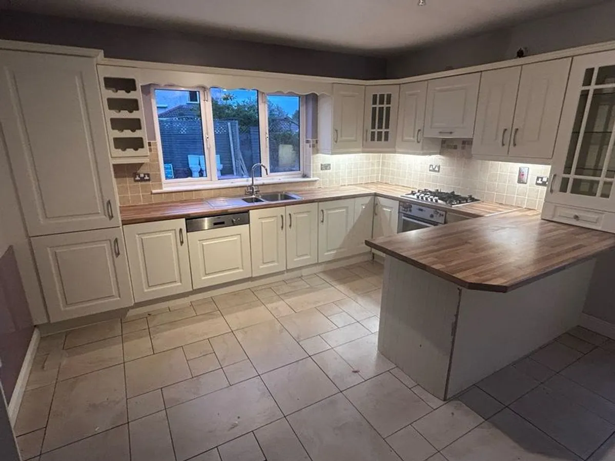 Kitchen & appliances - Image 1