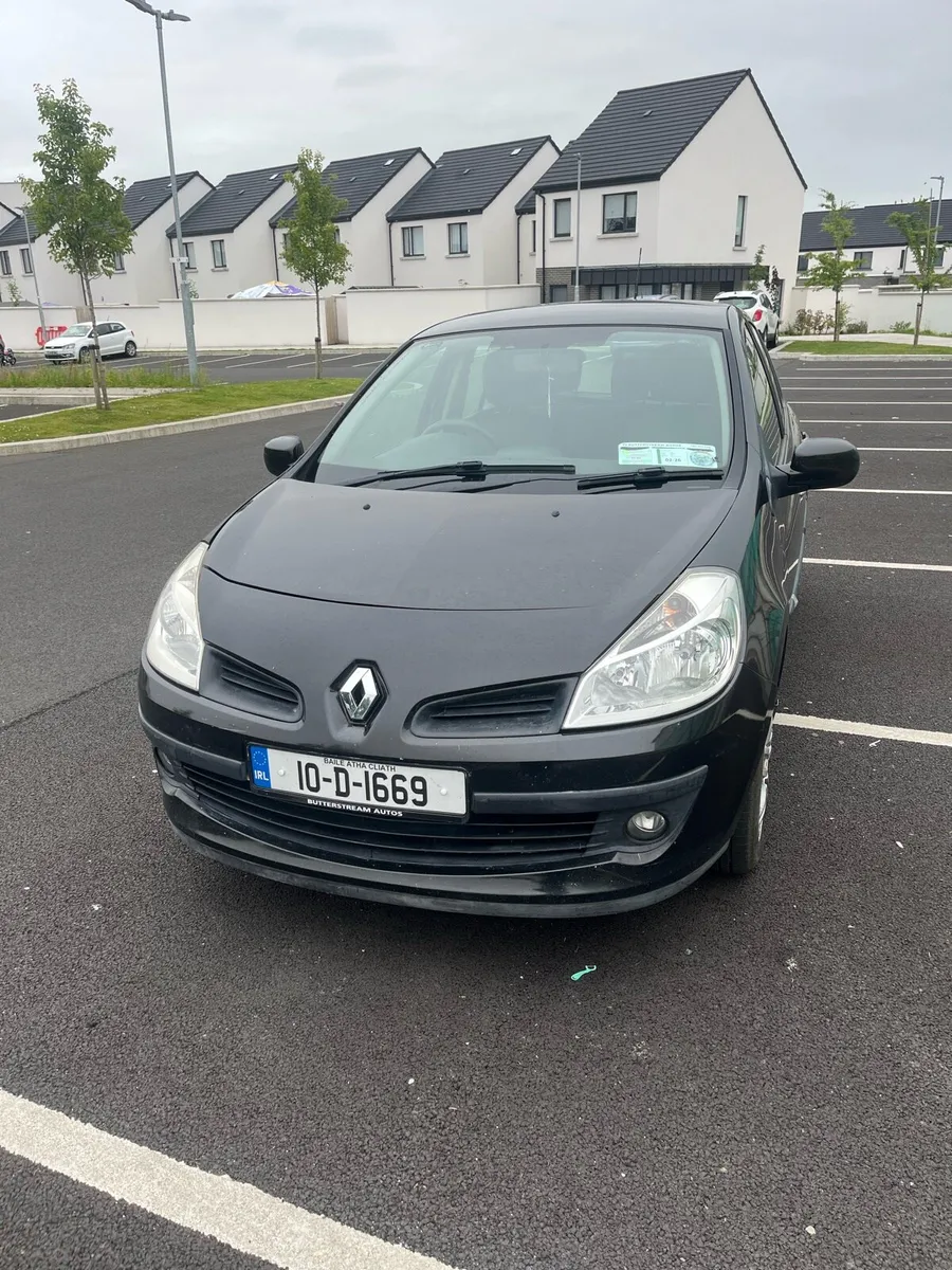 Black 2010 Renault Clio - Image 1