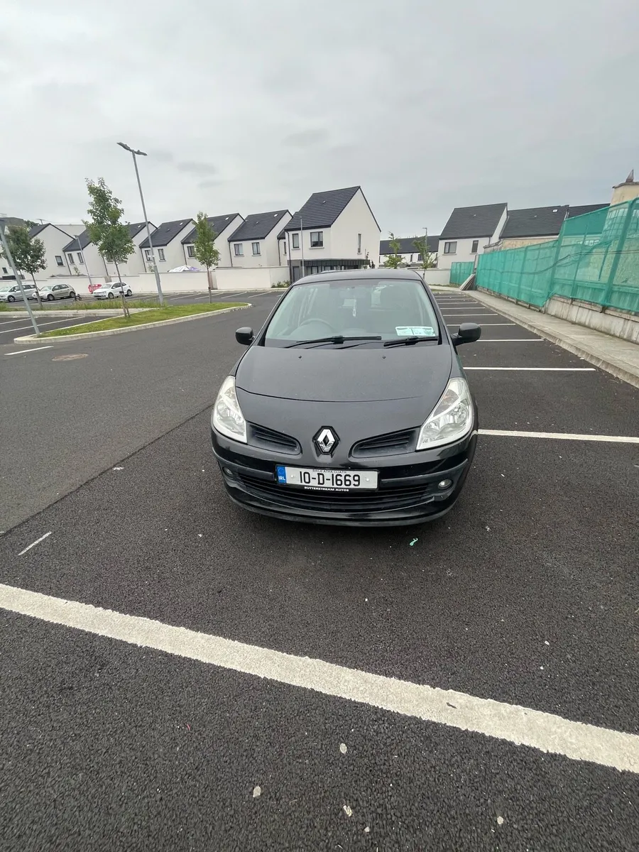 Black 2010 Renault Clio - Image 2