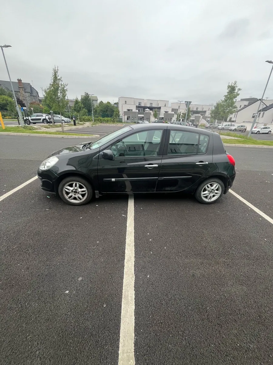 Black 2010 Renault Clio - Image 3